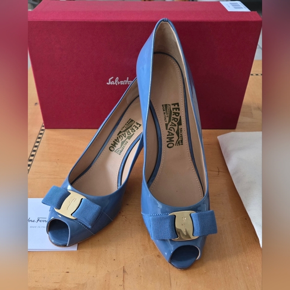 Salvatore Ferragamo Logo Blue Patent Leather Open Toe Vara Shoes 8.5/ 39.5 - Picture 5 of 16